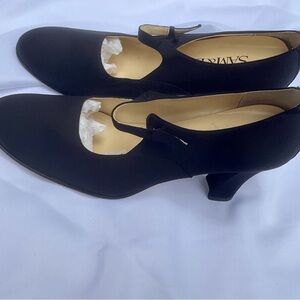 Sam & Libby Black Pumps